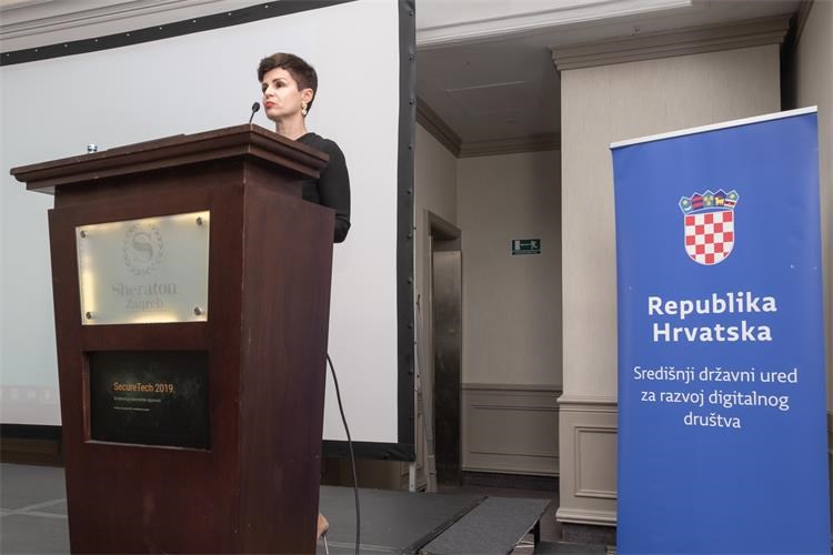 Zamjenica državnog tajnika Kristina Posavec otvorila konferenciju o kibernetičkoj sigurnosti